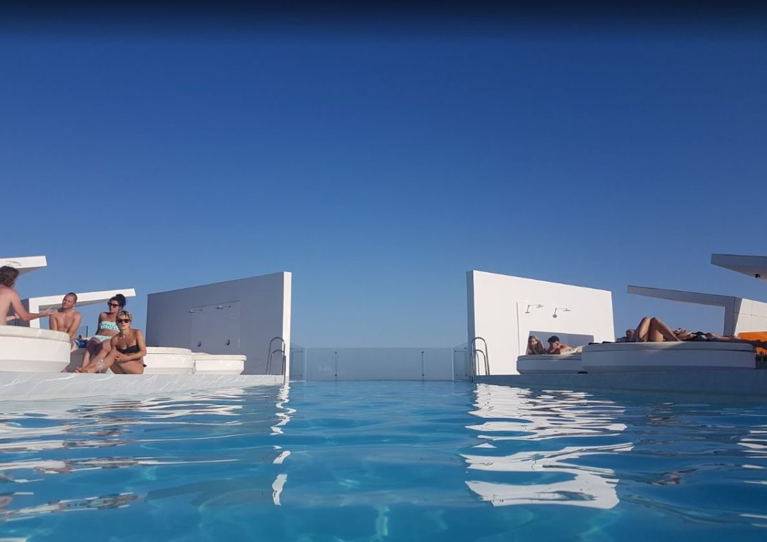 Piscina infinity del DoubleTree by Hilton Hotel Resort & Spa Reserva del Higuerón.