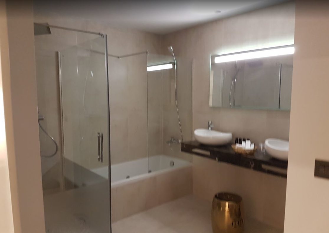 Baño de la habitación del Hotel Palacete de Álamos